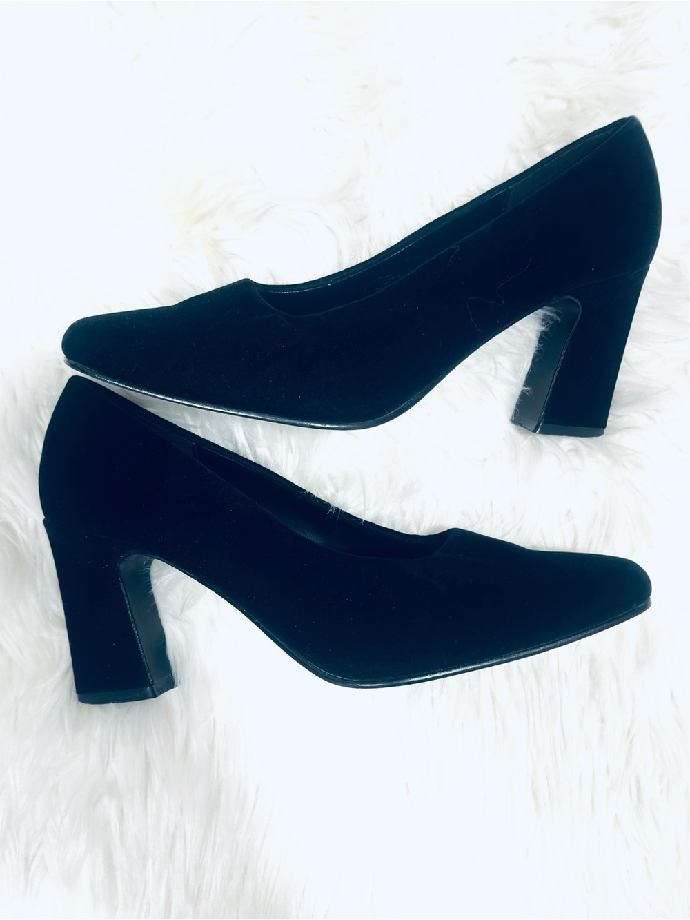 Vintage 1994 Mootsies Tootsies Black Velvet Block Heel Pumps with Almond toe